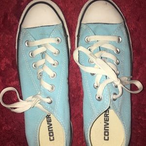 Converse - women’s size 7 -like new
